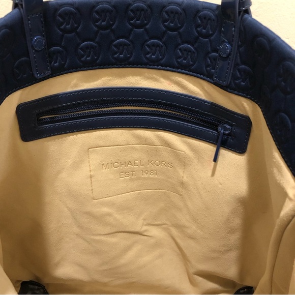 Michael Kors Neoprene & Patent Leather Tote Gently Used. Excellent Condition! - Picture 6 of 9